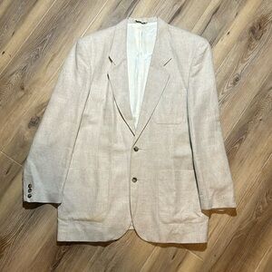 Two button cream Eddie Bauer sportcoat ￼